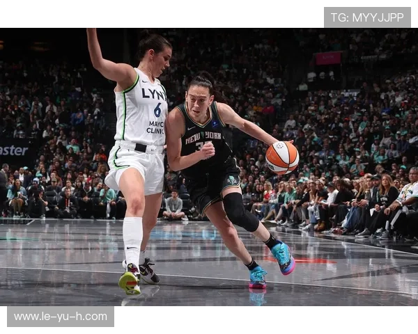 斯图尔特底特律篮板闪耀全场，助力球队逆转取胜