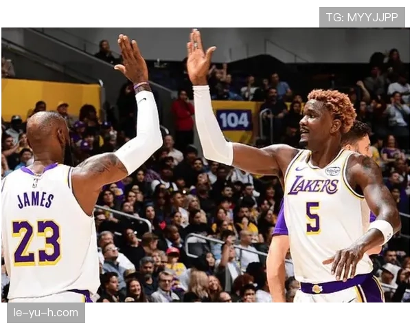 艾顿强势篮板统治赛场 引领球队逆转取胜