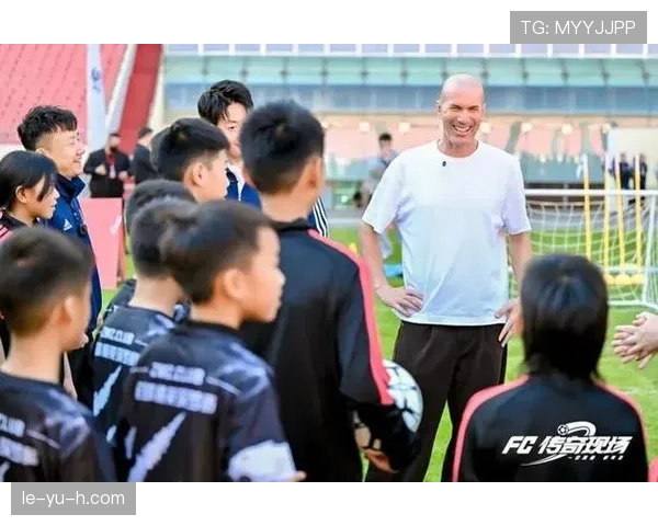 齐达内足球生涯辉煌成就总结：传奇中场的荣耀之路