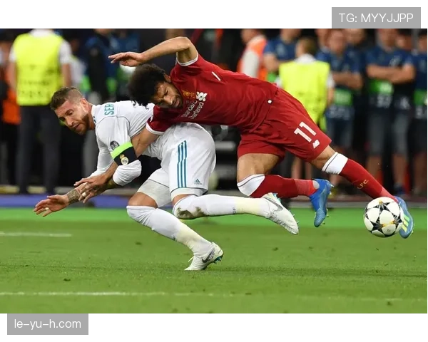 拉菲尼亚与维尼修斯风格碰撞引热议，球迷聚焦二人表现相似性与未来潜力