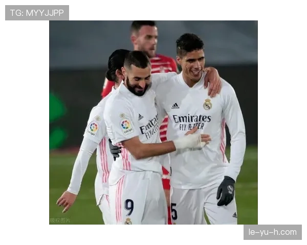 利桑德罗搭档瓦拉内，曼联防线状态回升引关注