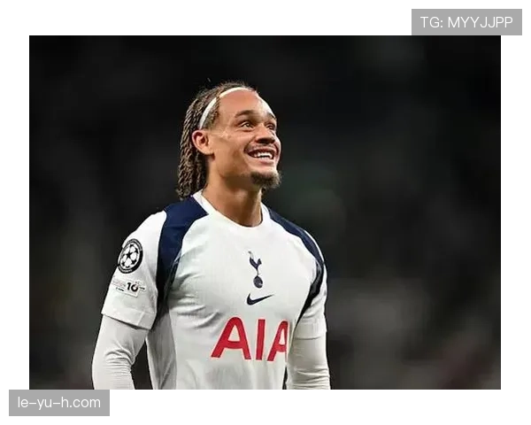 哈维·西蒙斯在国家队的表现稳健，助力球队获得重要胜利