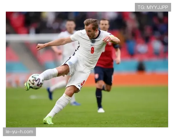 哈里·凯恩在热刺与拜仁体系中的角色对比：战术权重如何变化