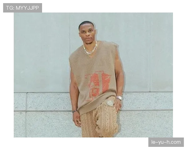 威少衣柜里塞满潮牌，训练迟到被罚百万还笑嘻嘻