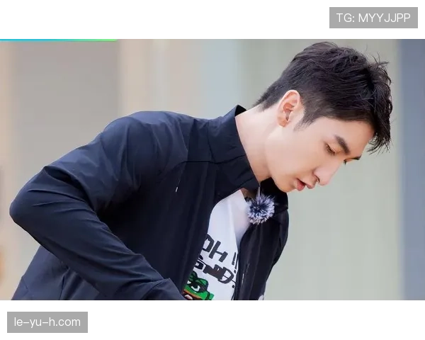 武大靖训练完啃冰块那一下，真绷不住了